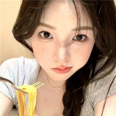 左撇子女人
